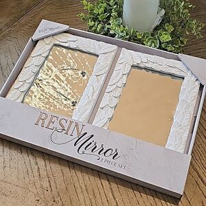 White Mirror 2 piece set NWT white leaf Resin
